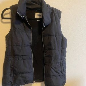 Black Old Navy Puffer Vest